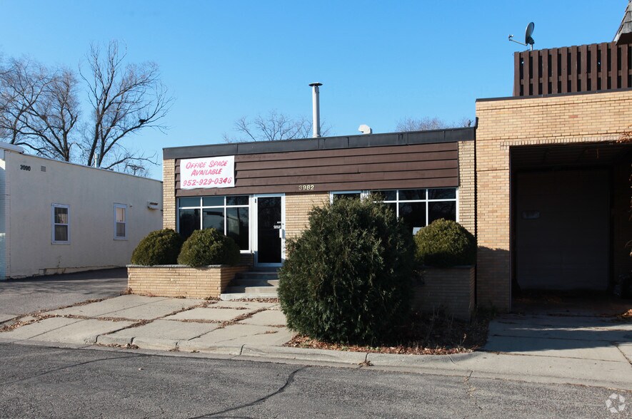 3986 Alabama Ave S, Saint Louis Park, MN à vendre - Photo du bâtiment - Image 2 de 2