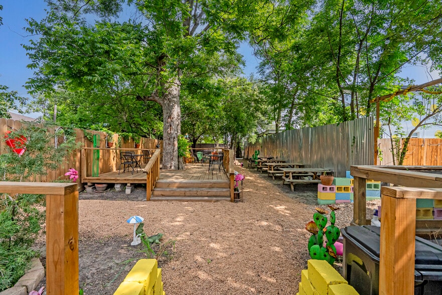 3319 Airline Dr, Houston, TX for lease - Building Photo - Image 3 of 5