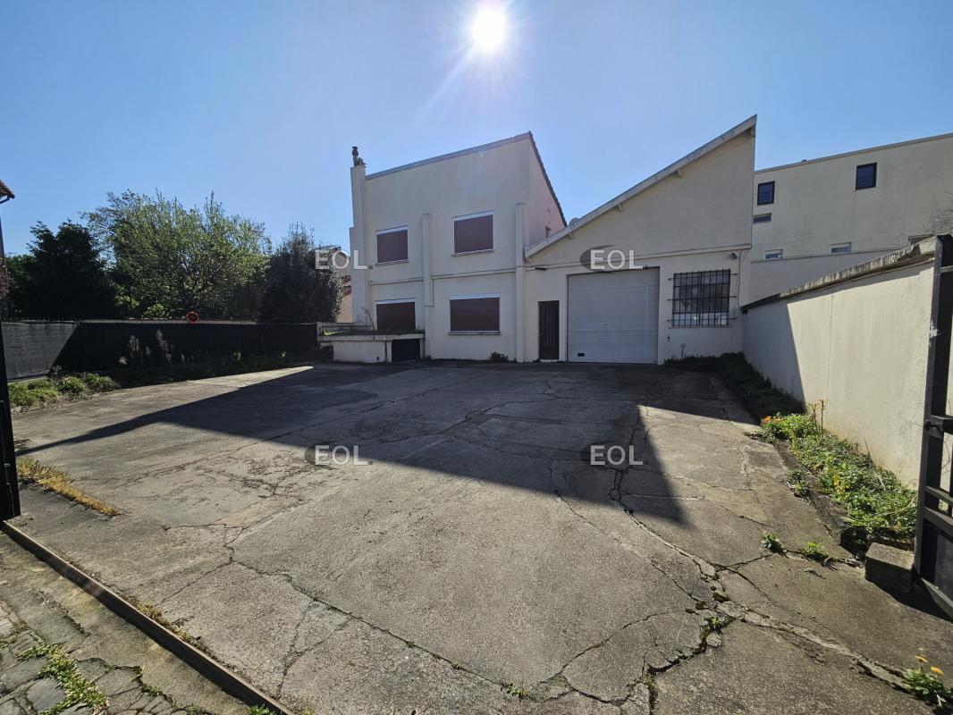 Flex in Maisons Alfort for sale Building Photo- Image 1 of 11