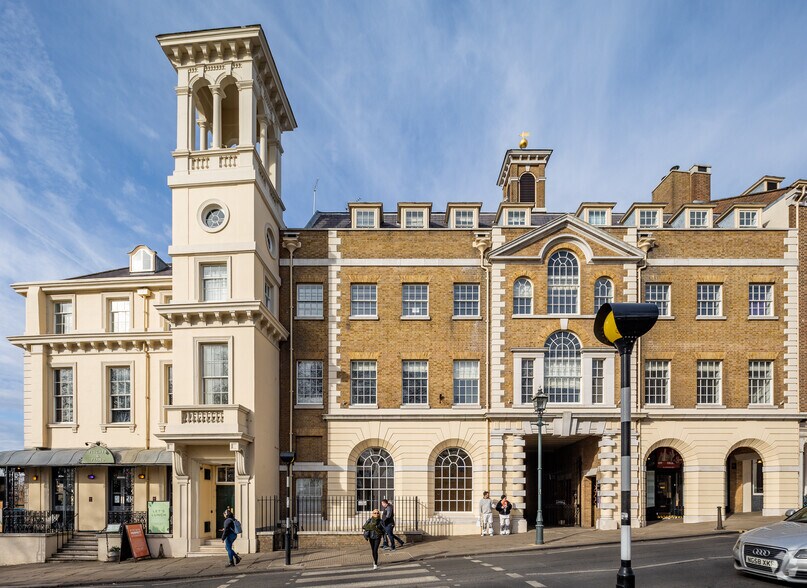 3 Heron Sq, Richmond à louer - Photo du bâtiment - Image 2 de 7