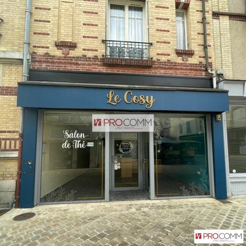 Retail in Chartres for lease Building Photo- Image 1 of 12