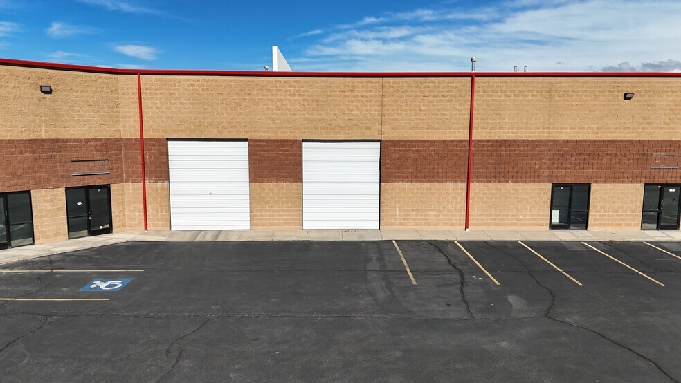 25 N 400 W, North Salt Lake, UT à louer - Photo du bâtiment - Image 2 de 7