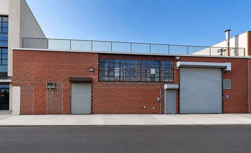 2420 49th St, Long Island City, NY à vendre - Photo du bâtiment - Image 1 de 1