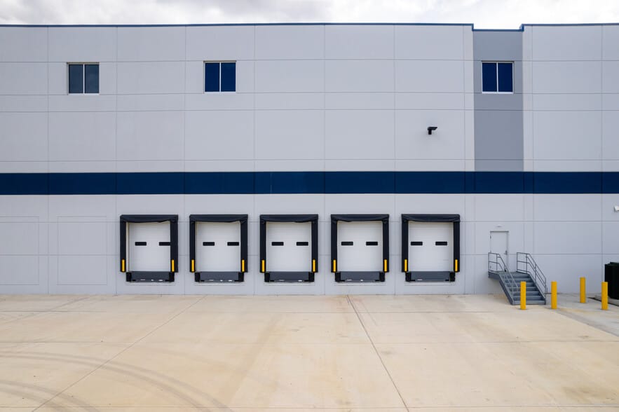 332 S 17th St, Camden, NJ for lease - Building Photo - Image 2 of 28