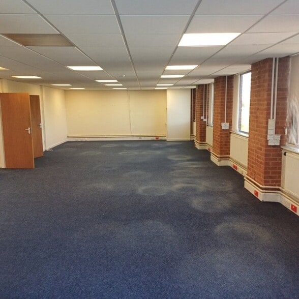 20-22 Station Rd, Kettering for sale - Interior Photo - Image 3 of 6