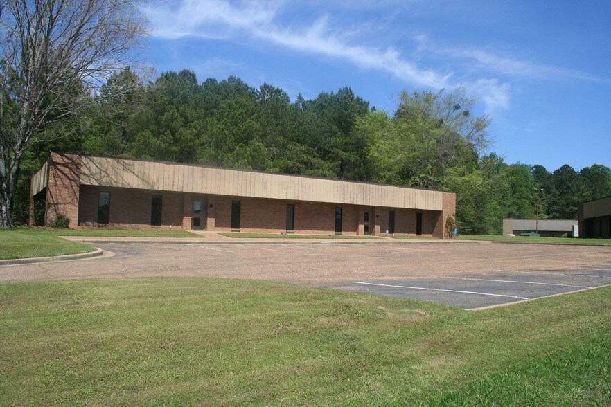 6424 Lakeover Rd, Jackson, MS à louer - Photo du bâtiment - Image 2 de 14