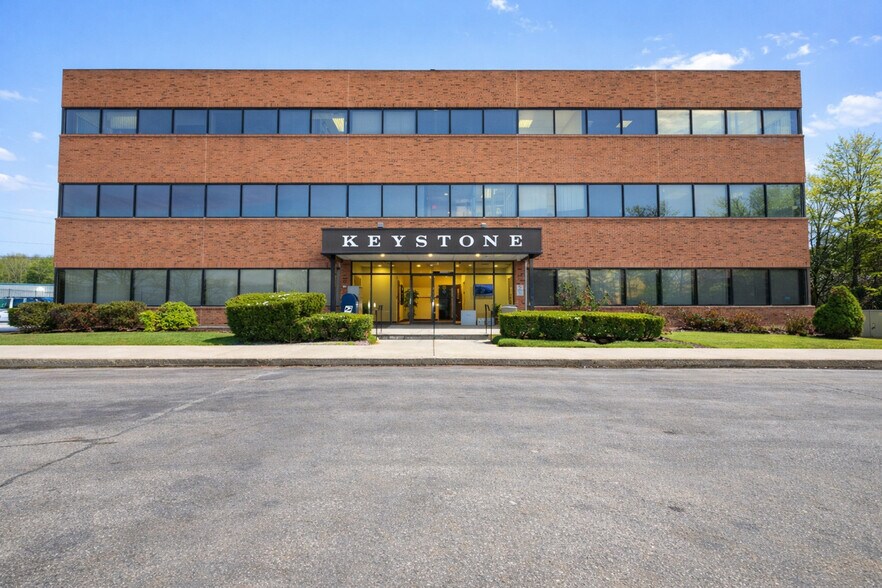 85 Barnes Rd, Wallingford, CT à louer - Photo du bâtiment - Image 2 de 9
