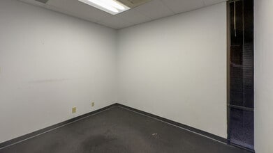 10737 W Gateway Blvd, El Paso, TX à louer Photo du bâtiment- Image 2 de 6