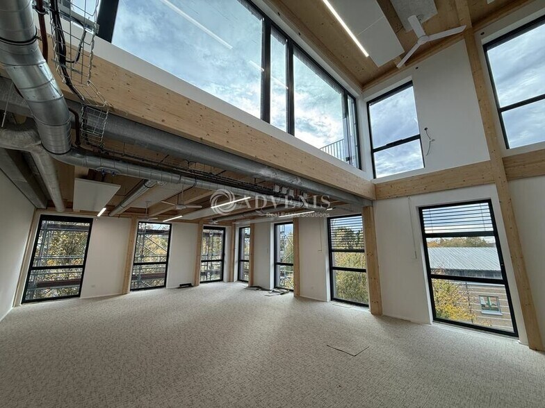 Office in Champs-sur-Marne for lease - Building Photo - Image 2 of 12
