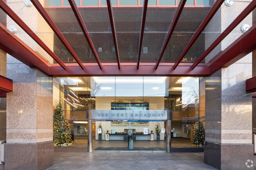 1333 W Broadway, Vancouver, BC à louer - Photo du bâtiment - Image 1 de 5