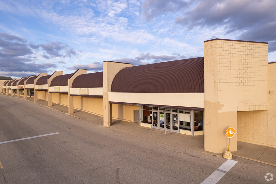 1900-1918 N Richmond Rd, Mchenry, IL for lease - Building Photo - Image 2 of 6