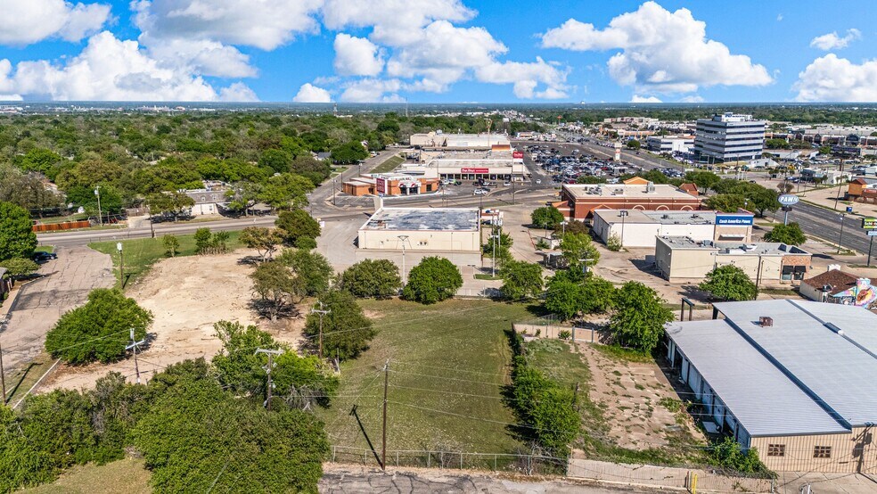 720 N New Rd, Waco, TX à vendre - Photo du bâtiment - Image 2 de 55