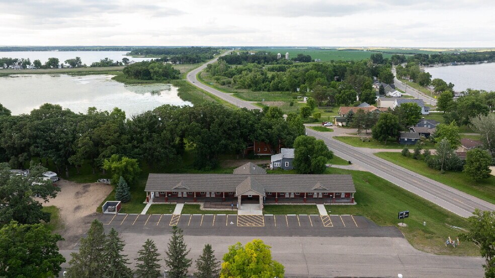 102 Glenhaven Dr, Battle Lake, MN à vendre - Photo du bâtiment - Image 1 de 46