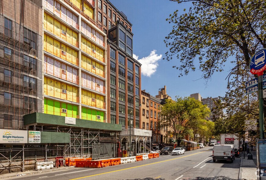 245 W 14th St, New York, NY à vendre - Photo du bâtiment - Image 3 de 6