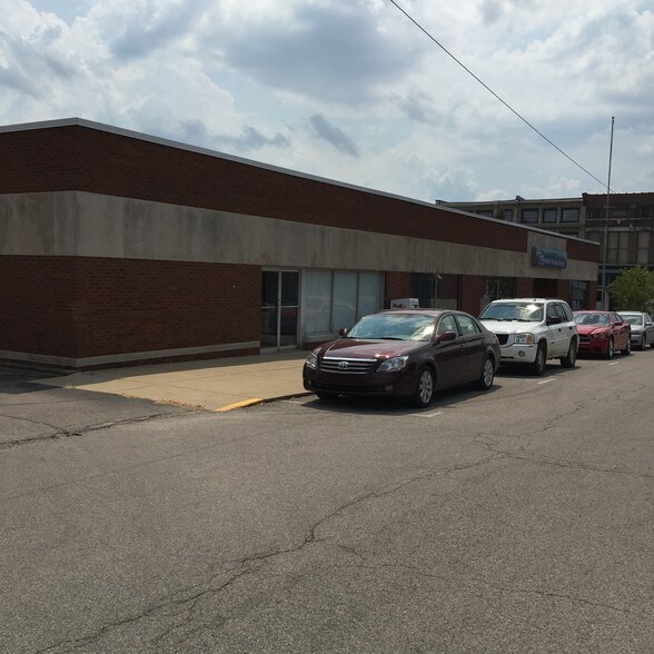 112 E 3rd St, Mount Vernon, IN for lease - Building Photo - Image 2 of 6