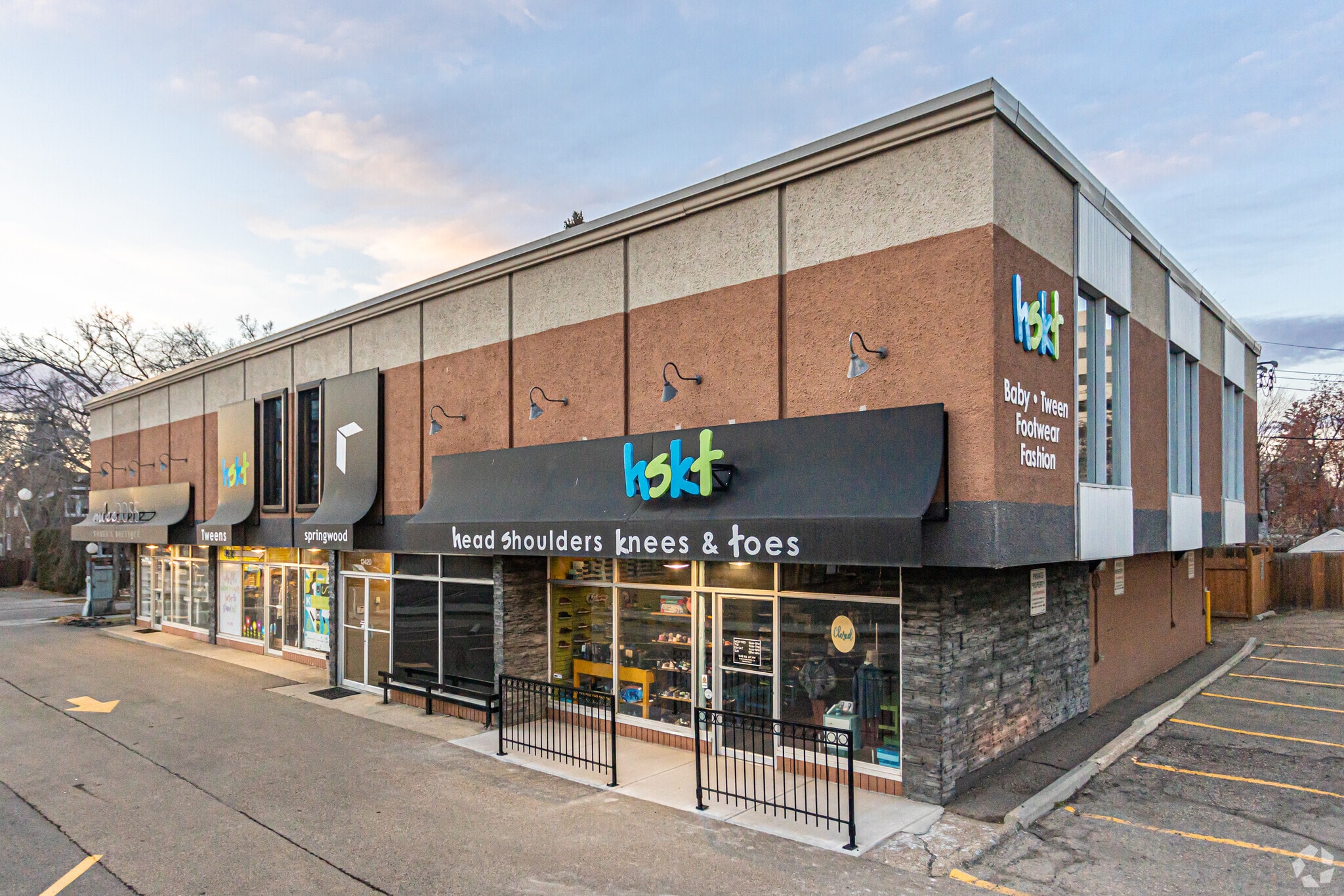 High Street Properties Portfolio portfolio of 8 properties for sale on LoopNet.ca Primary Photo- Image 1 of 6