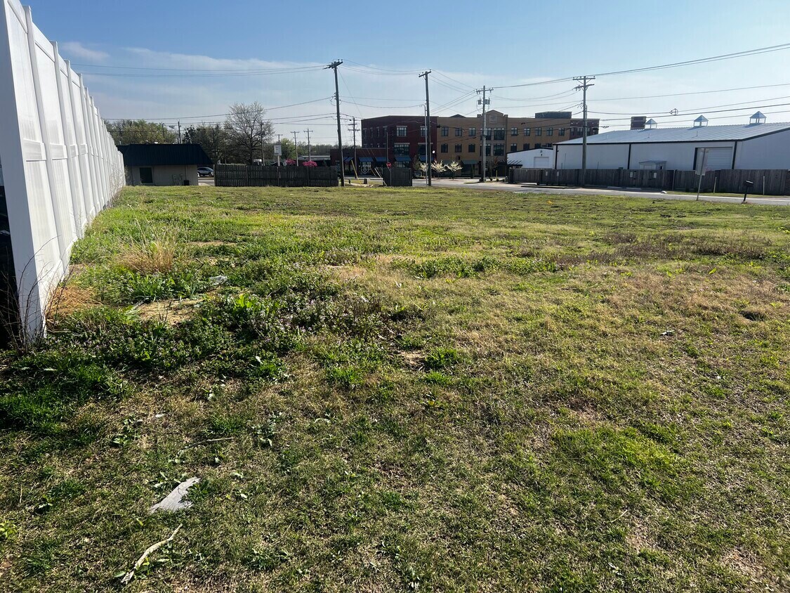 101 S Birch St, Owasso, OK for sale Primary Photo- Image 1 of 1