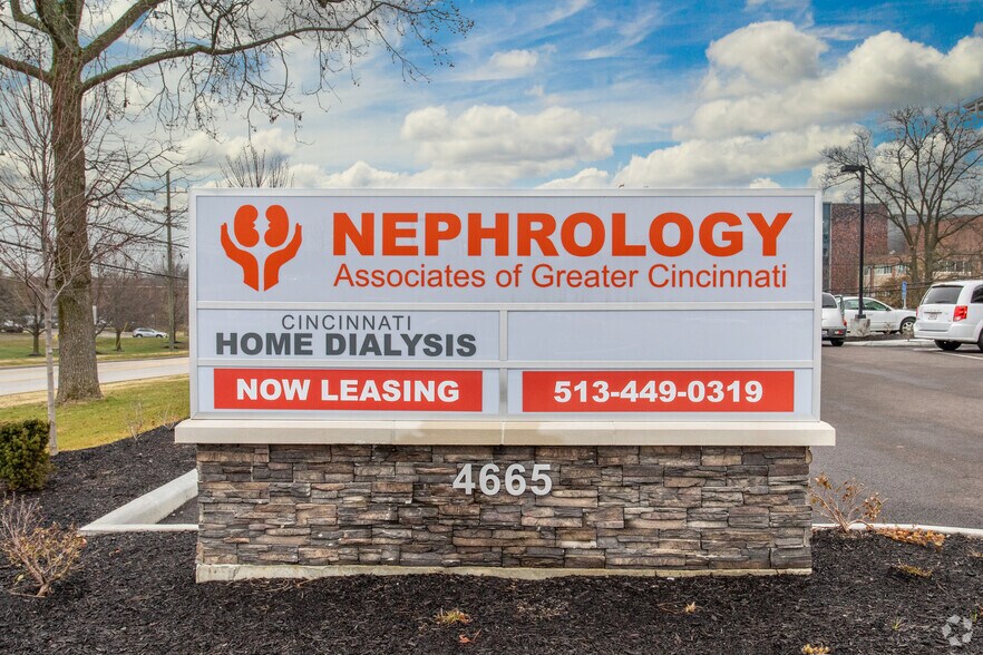 4665 E Galbraith Rd, Cincinnati, OH à louer - Photo du bâtiment - Image 3 de 6