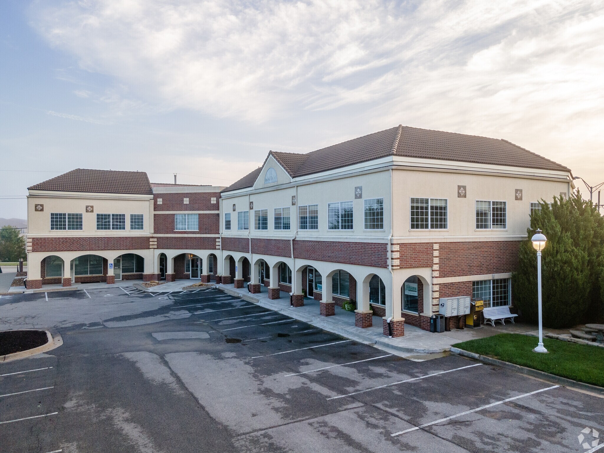 12710 S Pflumm Rd, Olathe, KS for lease Primary Photo- Image 1 of 14