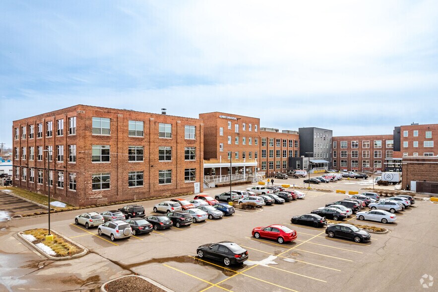 807 Broadway St NE, Minneapolis, MN à louer - Photo du bâtiment - Image 3 de 24