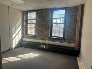 250 Mill St, Rochester, NY à louer Photo intérieure- Image 2 de 2