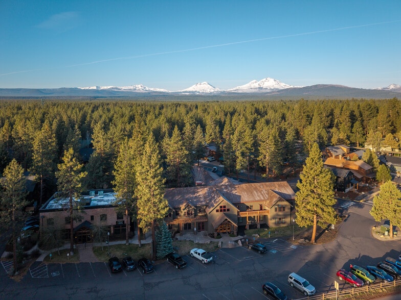 1001 E Desperado Trl, Sisters, OR for sale - Building Photo - Image 3 of 15