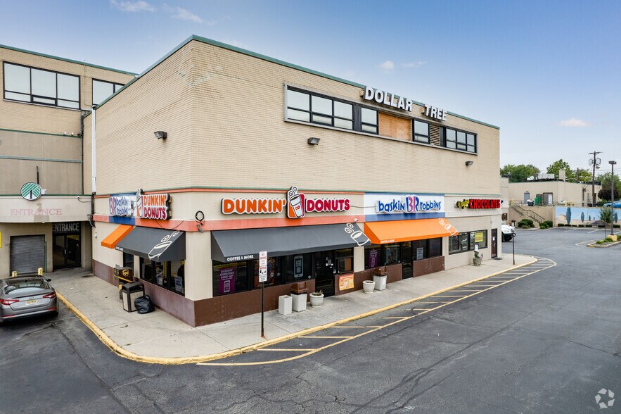 1033-1061 Bloomfield Ave, Clifton, NJ à louer - Photo du bâtiment - Image 3 de 6