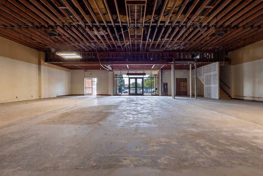 22 Malaga Cove Plz, Palos Verdes Estates, CA for lease - Interior Photo - Image 2 of 15