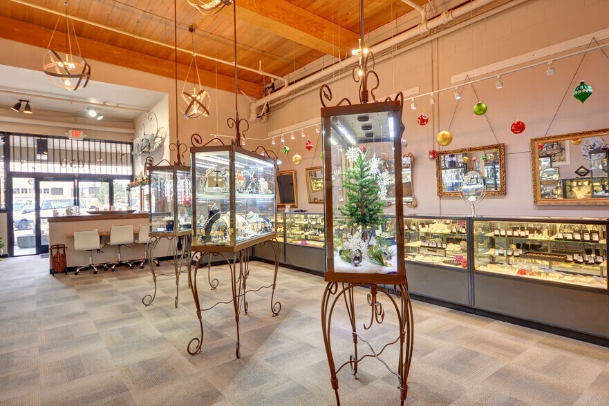 1048-1052 State Ave, Marysville, WA à vendre - Photo intérieure - Image 2 de 26