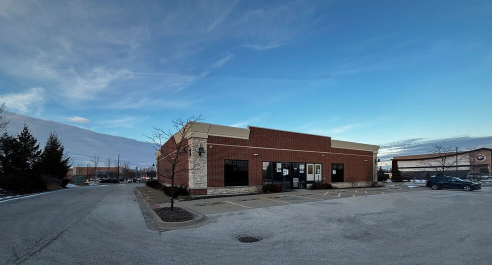 1386 Butterfield Rd, Aurora, IL à louer - Photo du bâtiment - Image 2 de 6