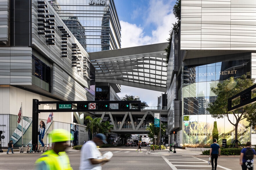 98 SE 7th St, Miami, FL for lease - Building Photo - Image 2 of 4