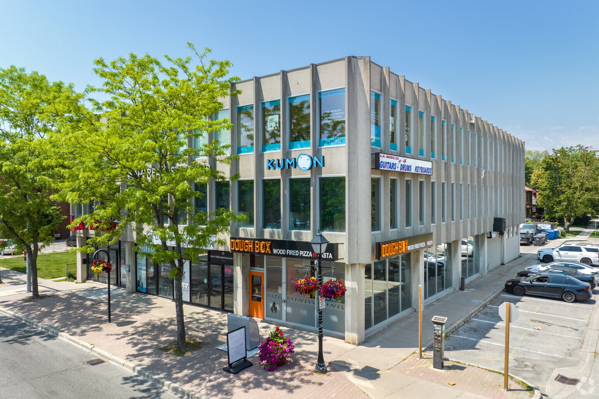 230 Lakeshore Rd E, Mississauga, ON à louer Photo du bâtiment- Image 1 de 7