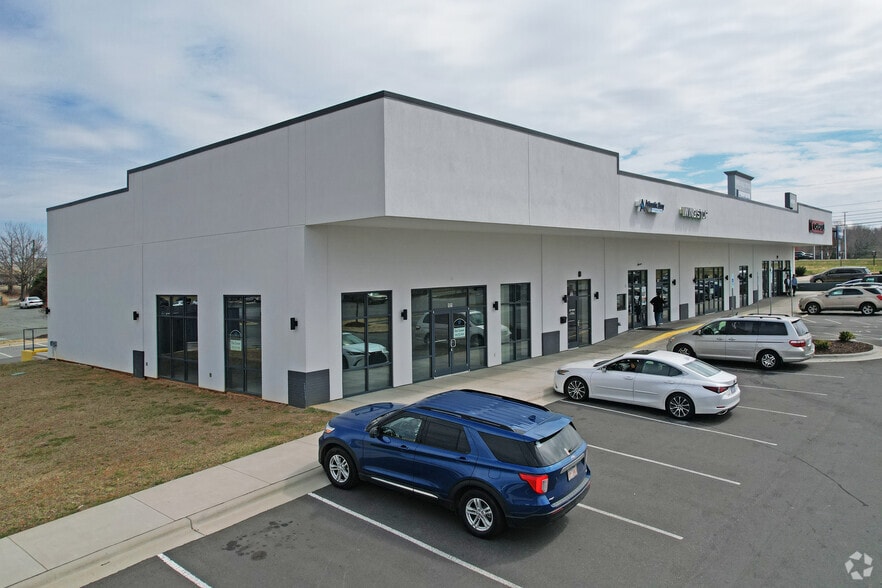 521-669 Huffman Mill Rd, Burlington, NC à louer - Photo du bâtiment - Image 3 de 10