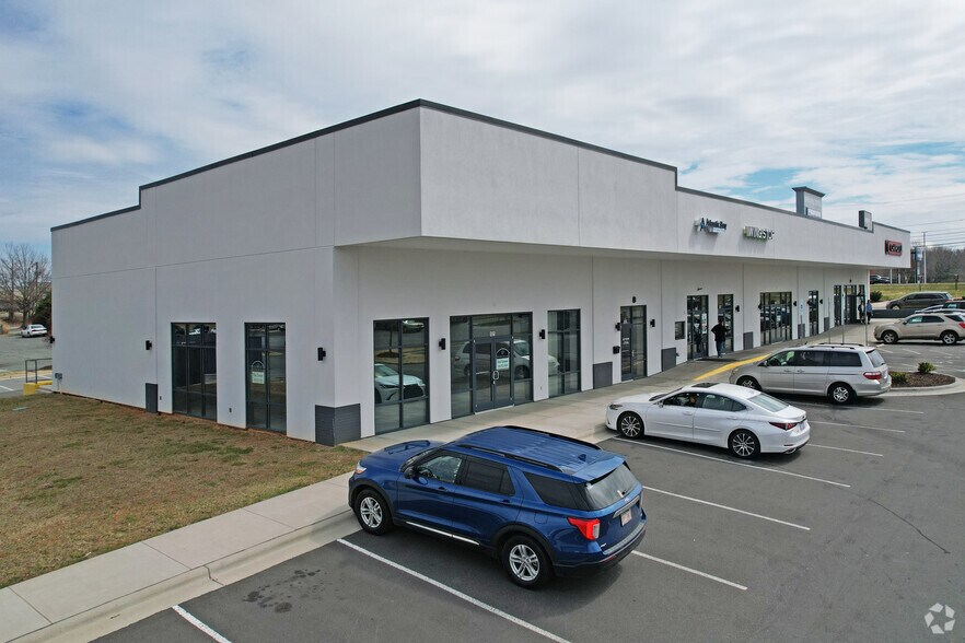 521-669 Huffman Mill Rd, Burlington, NC à louer - Photo du bâtiment - Image 3 de 10