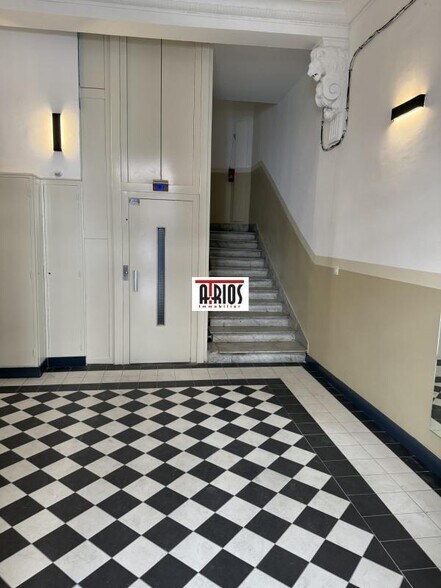 Office in Toulon for lease - Lobby - Image 3 of 7