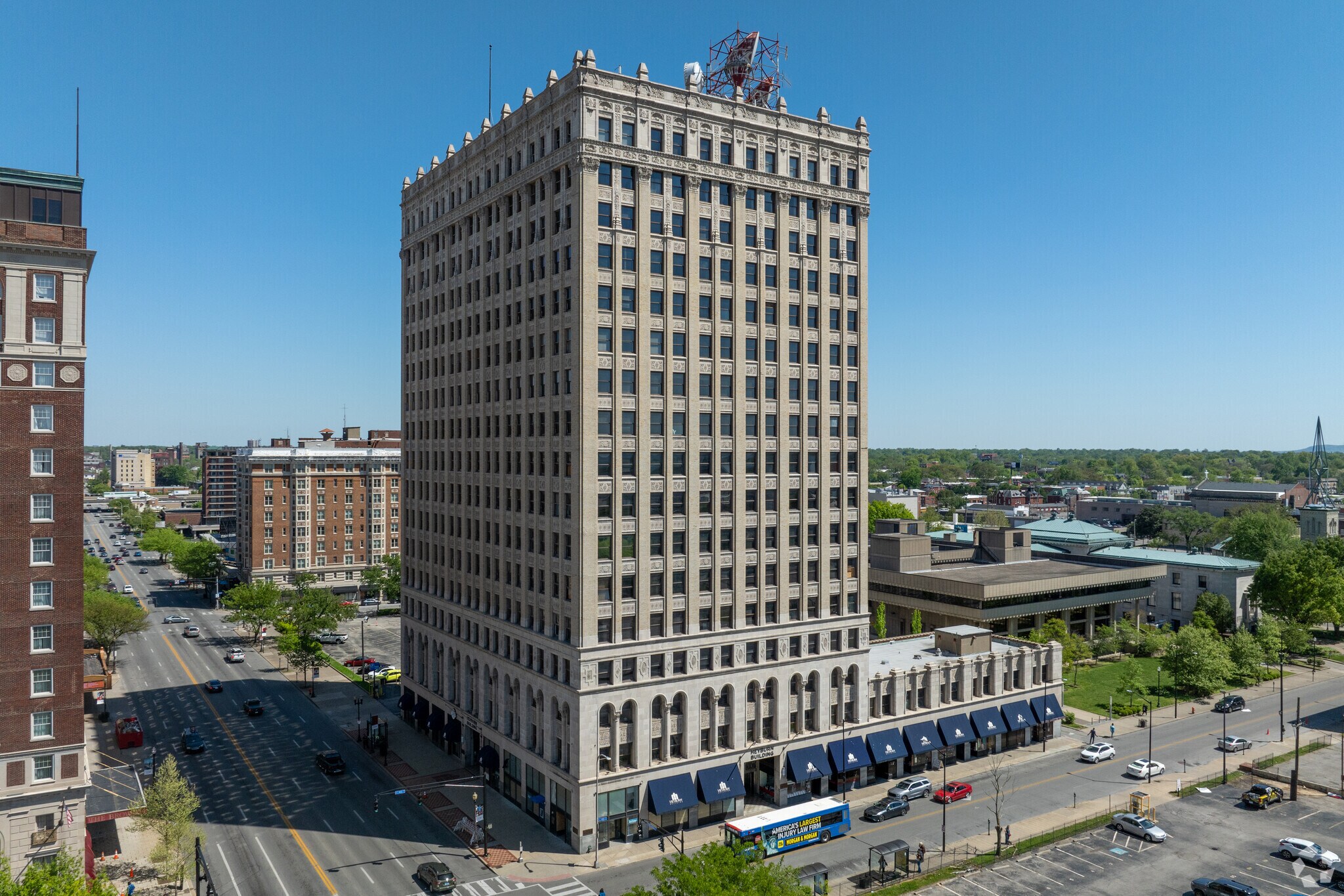 332 W Broadway, Louisville, KY à vendre Photo principale- Image 1 de 44