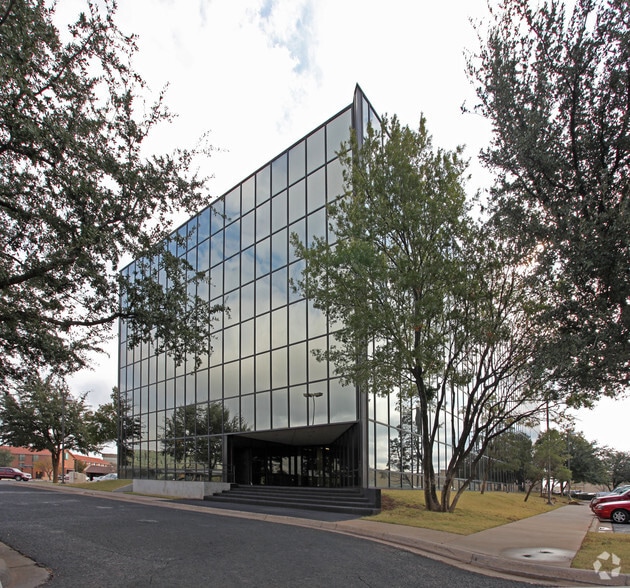 5214 68th St, Lubbock, TX for lease - Primary Photo - Image 1 of 3