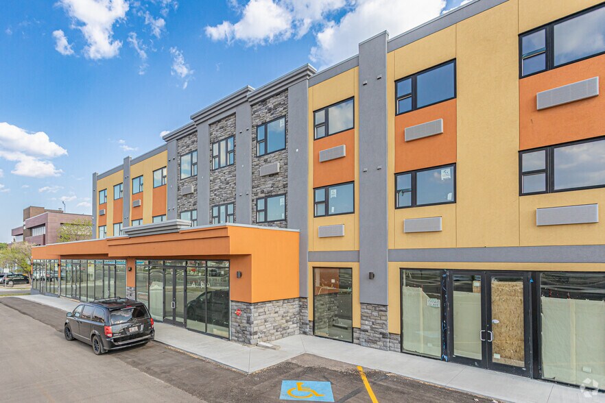 15025 111 Ave NW, Edmonton, AB à louer - Photo du bâtiment - Image 1 de 14