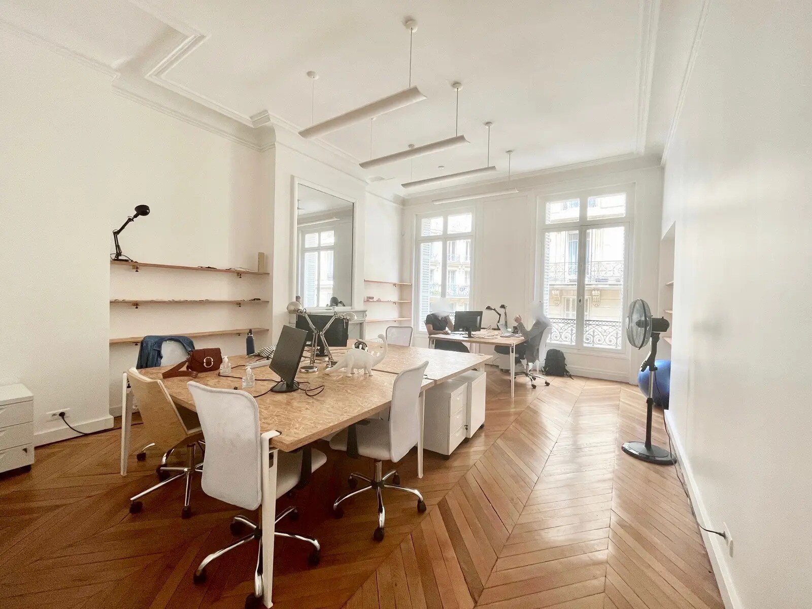 Office in Paris for lease Interior Photo- Image 1 of 6