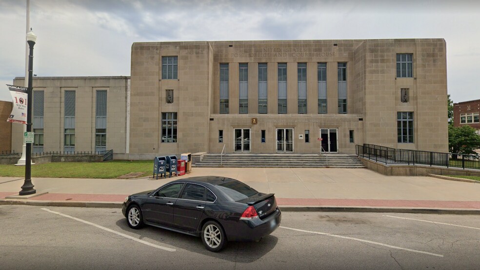 402 E Grand Ave, Ponca City, OK à louer - Photo du bâtiment - Image 1 de 5