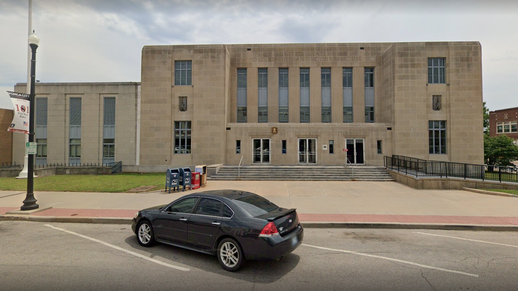 402 E Grand Ave, Ponca City, OK à louer Photo du bâtiment- Image 1 de 6