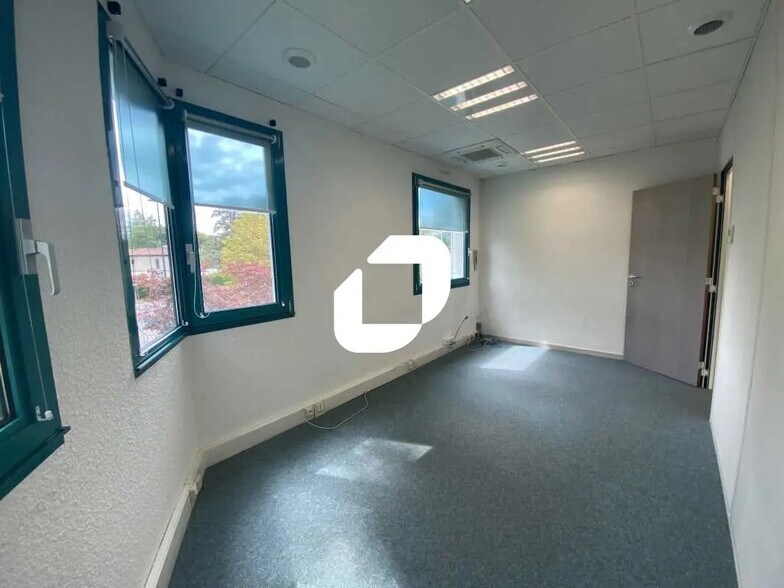 47 Rue Benoit Bennier, Charbonnières-les-Bains à louer - Photo du bâtiment - Image 3 de 20