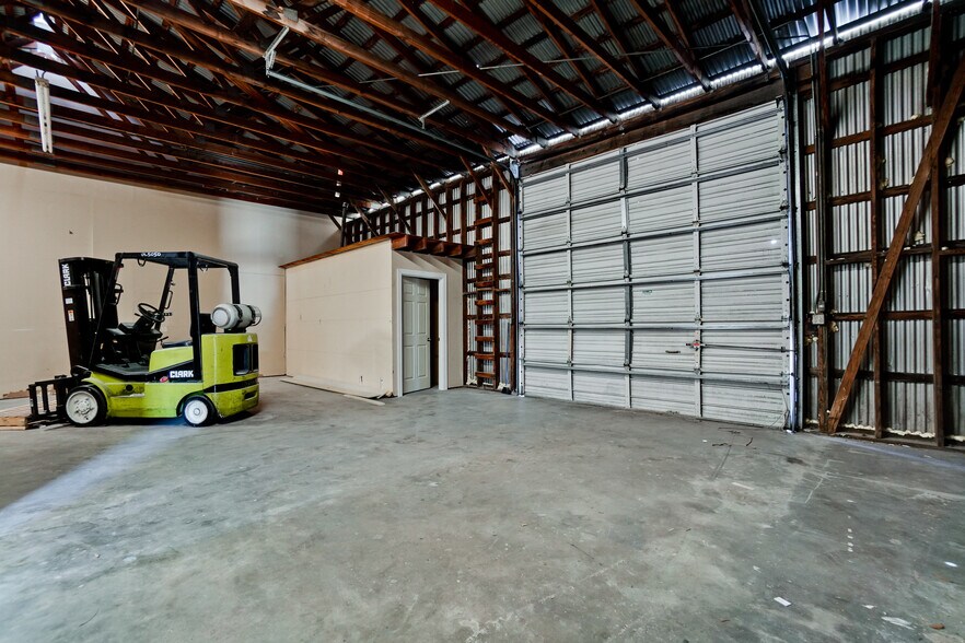 6152 15th St E, Bradenton, FL à louer - Photo du bâtiment - Image 3 de 5