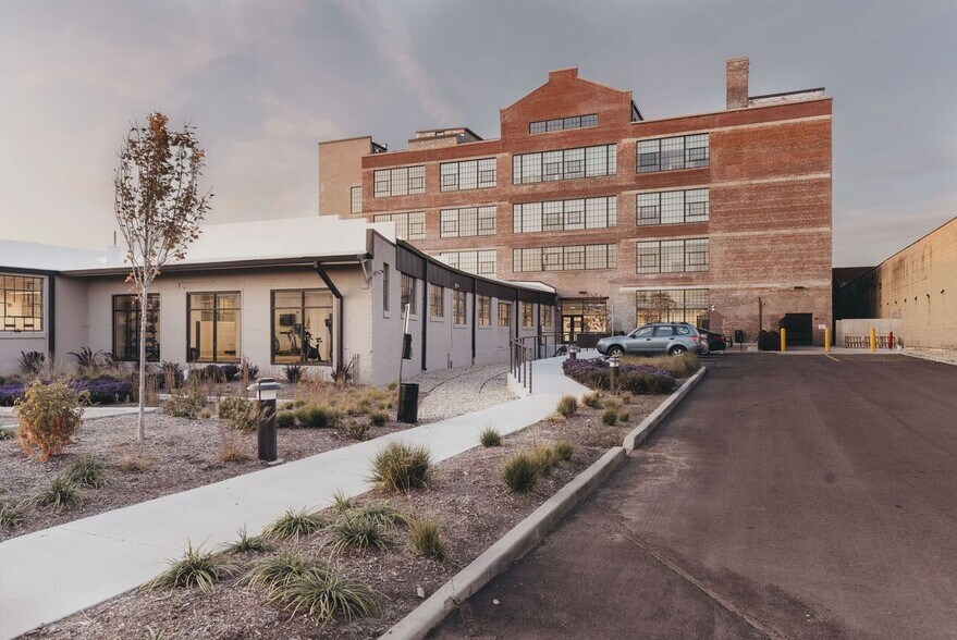 1301 E Washington St, Indianapolis, IN à louer - Photo du bâtiment - Image 3 de 3