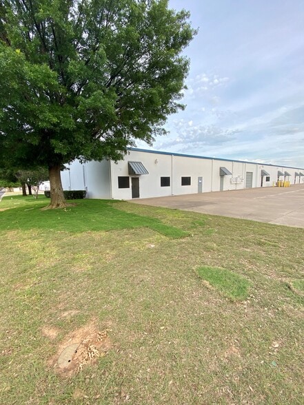 8212 Northeast Pky, North Richland Hills, TX for lease - Building Photo - Image 2 of 8