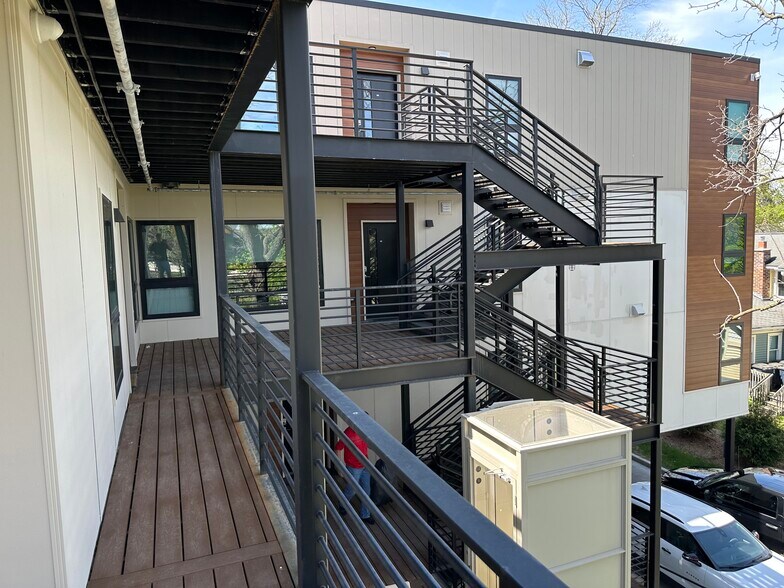 911 South Main Street, Ann Arbor, MI à vendre - Photo du bâtiment - Image 3 de 10