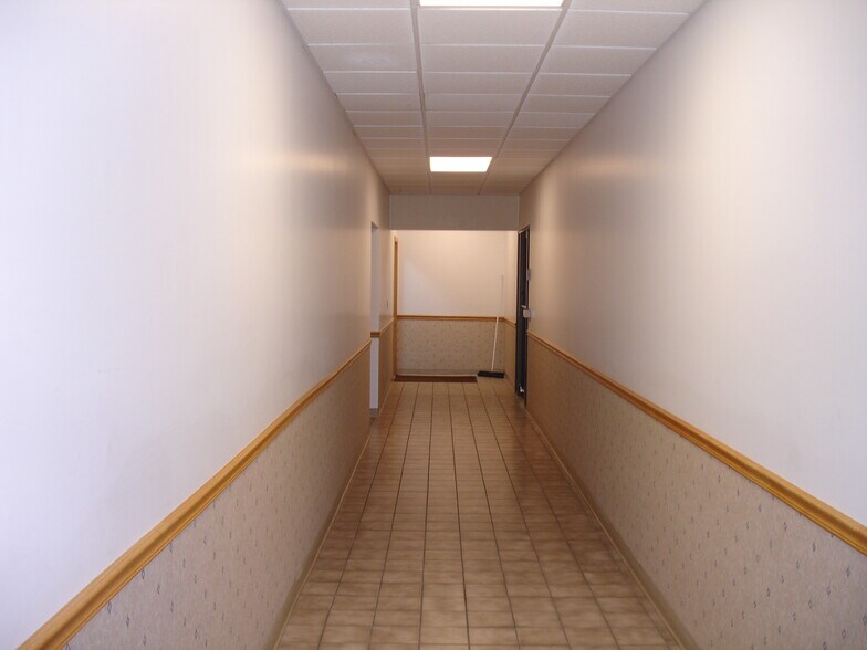 1425 Highway 16, La Crosse, WI à louer - Photo du bâtiment - Image 2 de 8