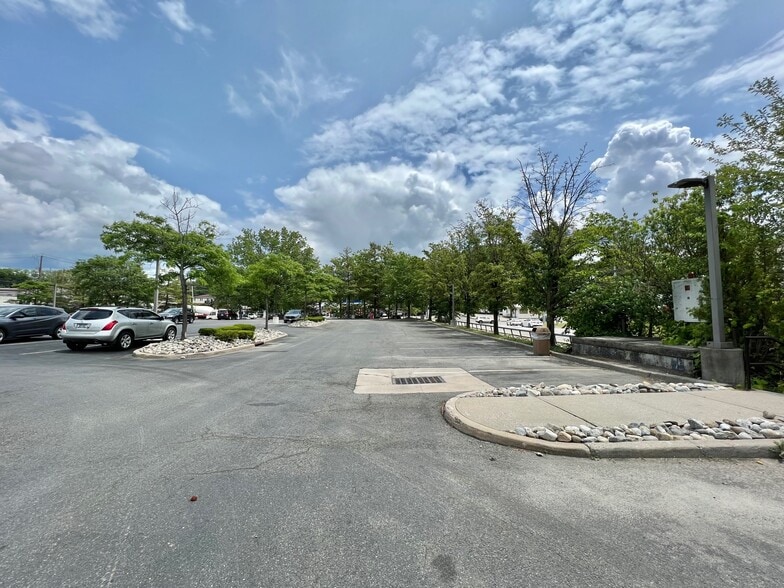 331 Saw Mill River Rd, Elmsford, NY for lease - Building Photo - Image 2 of 4