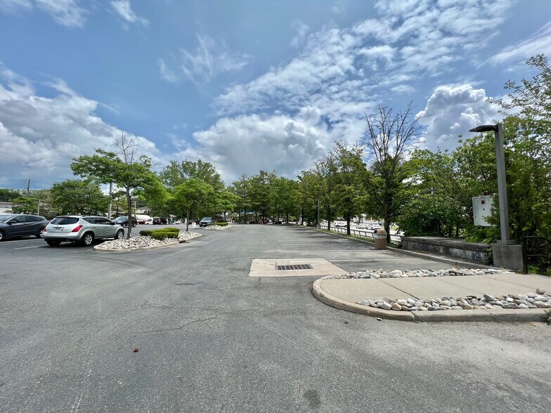 331 Saw Mill River Rd, Elmsford, NY à louer - Photo du bâtiment - Image 2 de 4