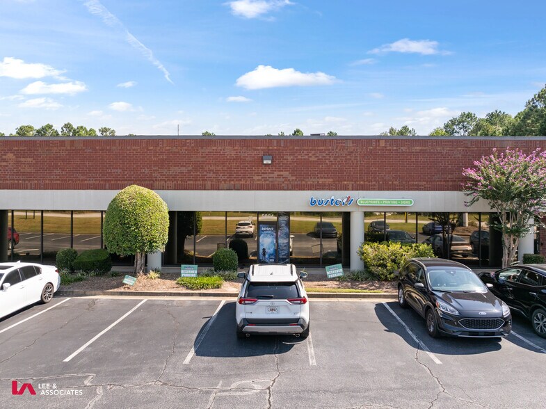 5020-5072 Clark Howell Hwy, College Park, GA à louer - Photo du bâtiment - Image 2 de 20